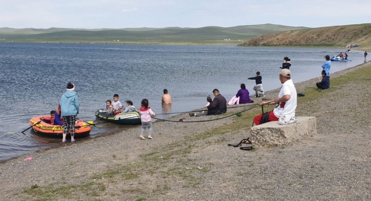 СЭРЭМЖЛҮҮЛЭГ: Хийлдэг завь хөмөрч, бага насны хүүхэд амь насаа алджээ