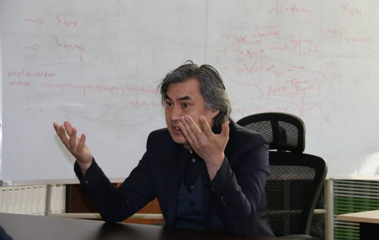 С.Молор-Эрдэнэ: Сайхан цаг ирэхгүй. Түүнийг авчирдаг