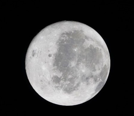 НАСА Сарны цаад талын зургийг үзүүлэв