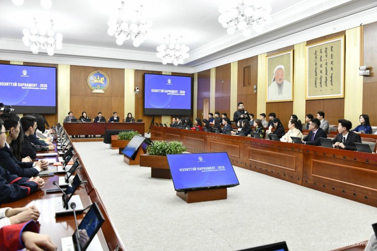 “Нээлттэй парламент” оюутан дадлагажуулах хөтөлбөрийн сертификат гардуулах ёслол боллоо