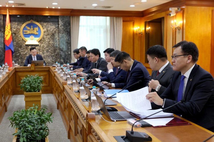 Эдийн засгийн нөхцөл байдлын талаар хэлэлцэж байна