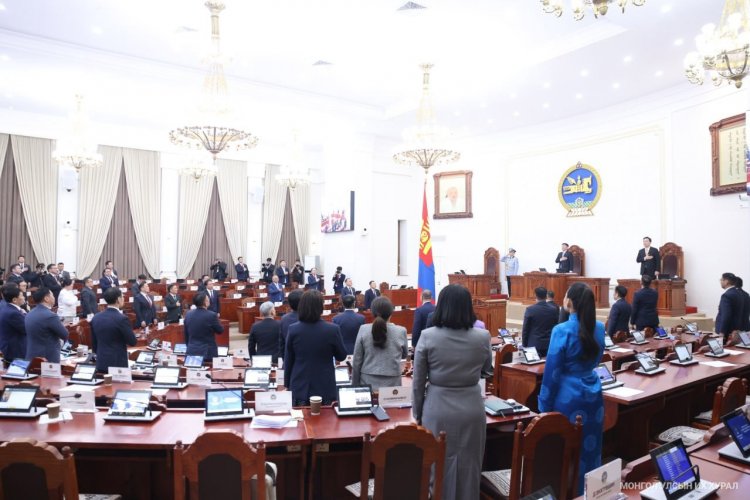 Улс төрийн "гал" дундаас байгуулагдсан Засгийн газрыг эдийн засгийн хүндхэн сорилтууд хүлээж байна