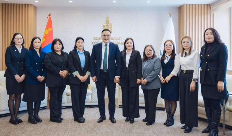 И.Батхүү Увс аймгийн Улаангом сумын Засаг даргын орлогч И.Оюунбилэгээр ахлуулсан Багийн дарга нарын бүрэлдэхүүнийг хүлээн авч уулзлаа