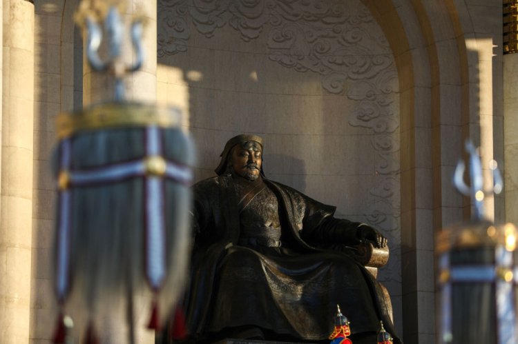 Хөгжих үү, хоцрох уу