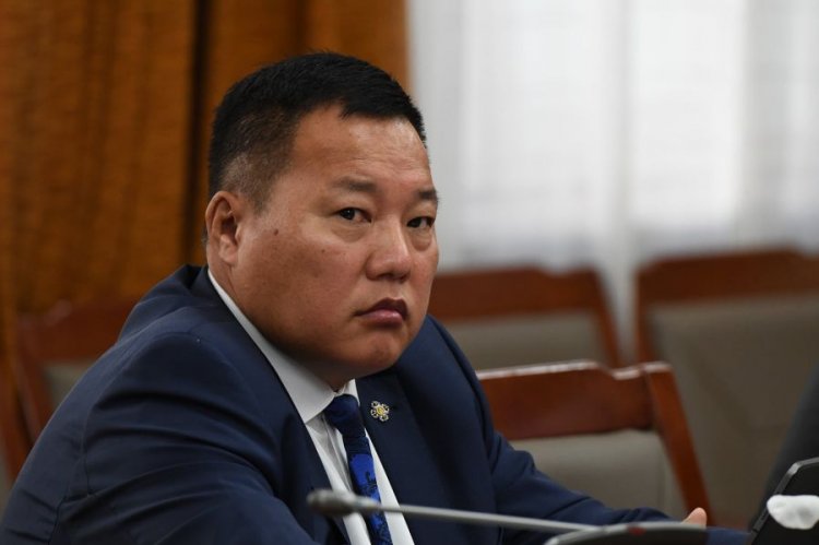 О.Цогтгэрэл С.Баярцогтын “сүүдэр”-т яваад орчихлоо