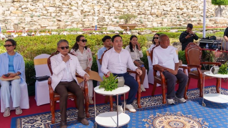 Жанрайсагийн сүүдэр дор мартагдсан үнэн