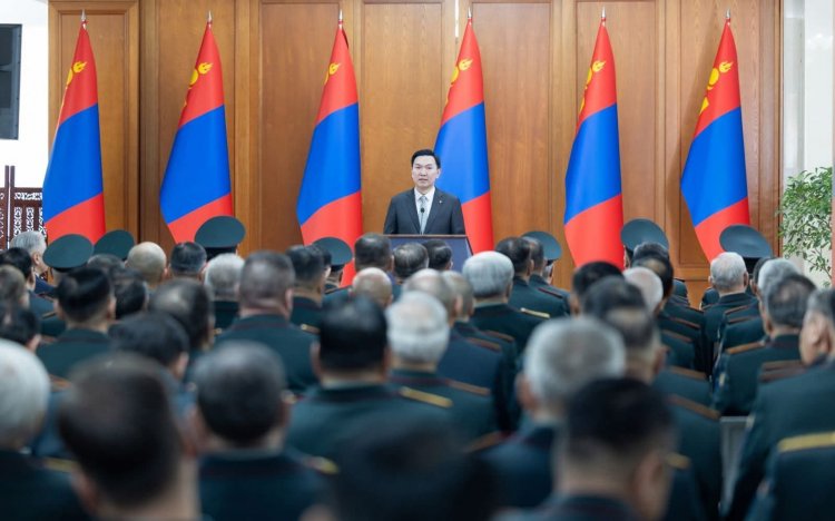 Монгол улсын Ерөнхий сайд Н.Учрал генерал цолтнуудад хүндэстгэл үзүүллээ