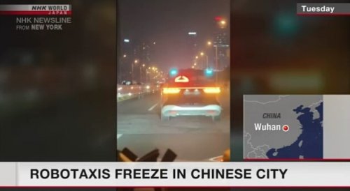 "Baidu"-гийн жолоочгүй таксинууд зам дээр гэнэт зогсжээ