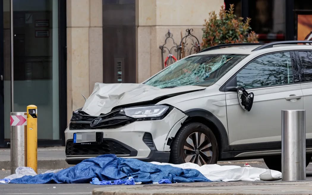 Германы Лайпцик хотын худалдааны гудамж руу авто машин хурдтай орж 20 гаруй хүнийг дайрч, 2 хүний амь насанд хүрчээ