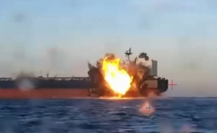Украины арми Оросын сүүдрийн флотын 2 хөлөгт цохилт өгчээ
