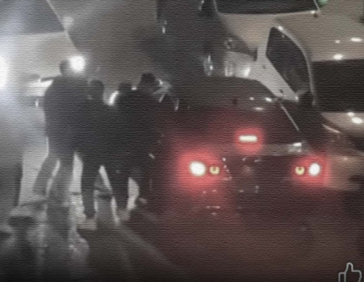 ЦЕГ: Э нарын 5 этгээд бусадтай маргалдаж, тээврийн хэрэгслийг эвдэж гэмтээсэн үйлдлийг шалгаж байна