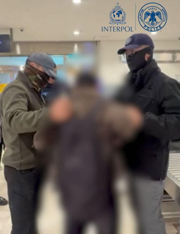 Интерполын “Хөх булант” зар мэдээгээр олон улсад эрэн сурвалжлагдаж байсан этгээдийг БНСУлсаас албадан гаргуулж, баривчиллаа