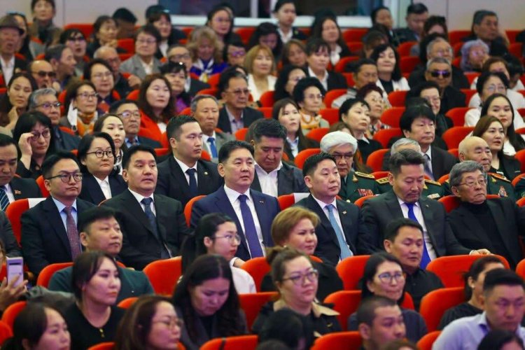 Монгол Улсын Ерөнхийлөгч Ухнаагийн Хүрэлсүх Баянгол дүүргийн иргэдтэй уулзлаа