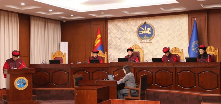 ҮХЦ: “Ерөнхийлөгчийн бүрэн эрхийн хугацаа 4 жил байна“ гэх Ерөнхийлөгчийн тухай хуулийн заалт нь Үндсэн хууль зөрчсөн гэж үзэн түтгэлзүүллээ