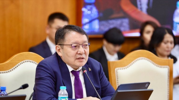 С.Наранцогт Монголбанкны ерөнхийлөгчөөр томилогдохын өмнөхөн 41 хэвлэлтэй ₮480 саяын гэрээ байгуулж, төсвөө хэтрүүлжээ