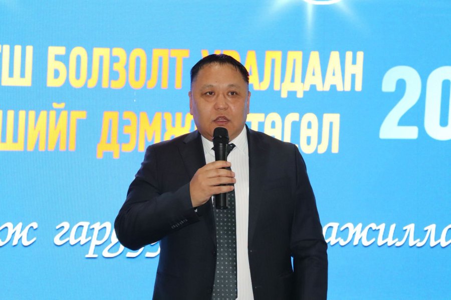Энэ жил дахин 22 багш тус бүр 20 сая төгрөгийн дэмжлэгийг авлаа