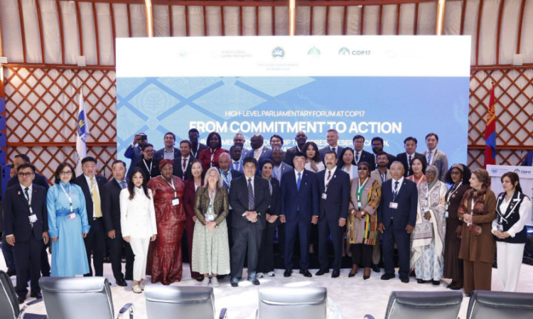 COP17 бага хурлын дээд түвшний парламентын форумд 23 орны парламентын 25 гишүүн, НҮБ бусад олон улсын байгууллагын төлөөлөгчид оролцож байна