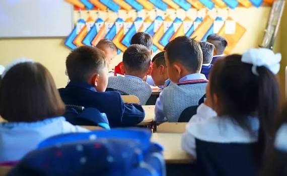 Улсын сургууль нь сурах бичиггүй байхад хувийн сургуульд 7 тэрбум ₮ зарцуулах уу?