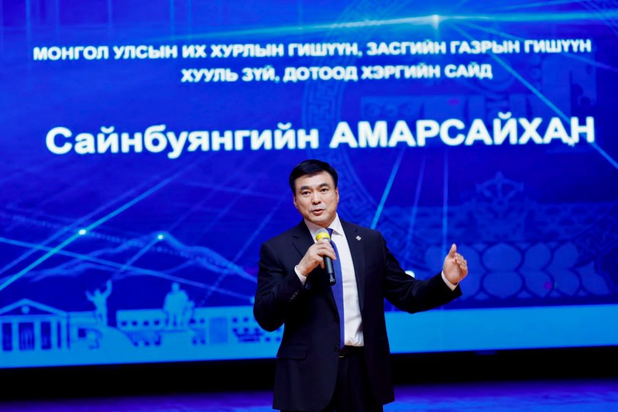 ХЗДХ-ийн сайд С.Амарсайхан Увс аймгийн иргэд, хууль сахиулах салбарын алба хаагчидтай уулзлаа